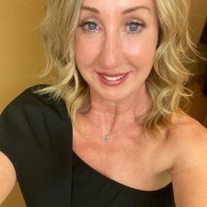 Meet your Posher, Debbie